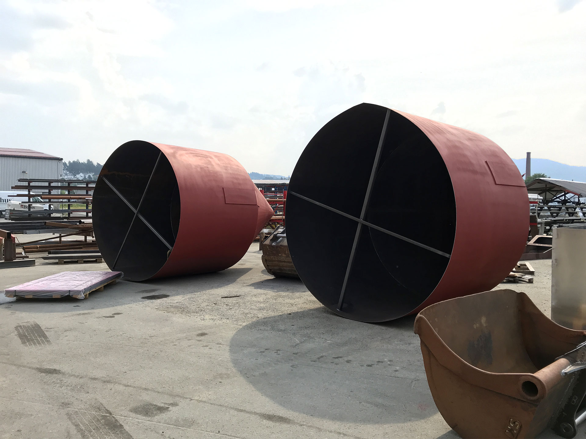 Nærmere 11 tonn stål brukt, for konstruksjon/produksjon av 2 stk 3.2 Ø-mtr og ca 12 mtr høye #SEMENTSILOER for kunde Overhalla Mek. Verksted AS (OMEK).